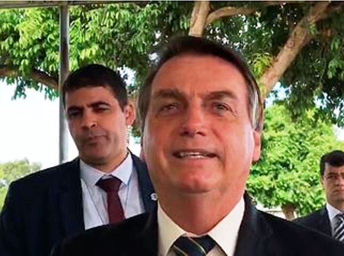 'Não pode um juiz decidir se você vai ou não tomar vacina', diz Bolsonaro