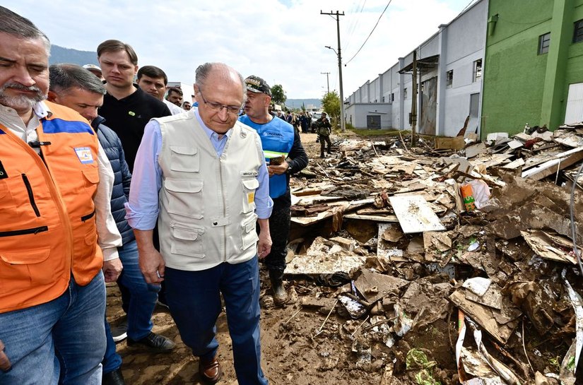 Alckmin anuncia R$ 741 milhões para cidades do RS afetadas por ciclone