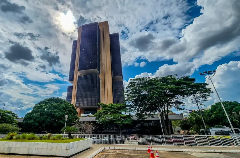 Copom eleva juros básicos da economia para 14,75% ao ano