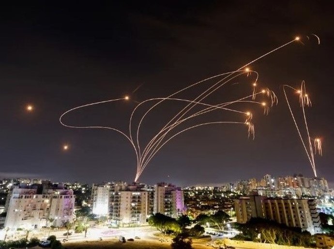 Domo de Ferro: Israel intercepta alguns drones do Irã e dispara sirenes nas principais cidades; veja imagens