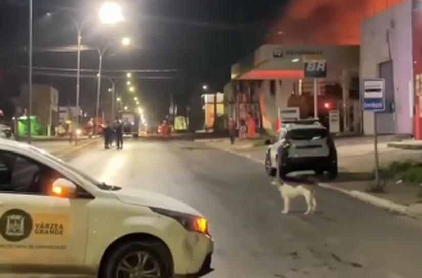 Incêndio atinge anexo da Secretaria de Educação e mobiliza Bombeiros em Várzea Grande