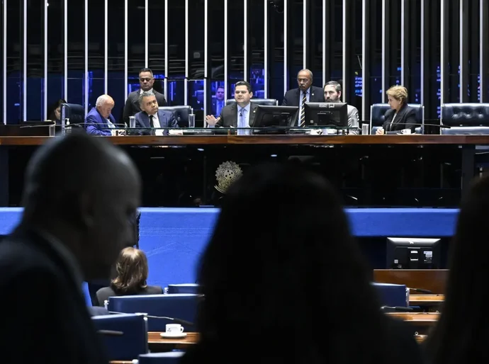 Senado deve iniciar discussões sobre fim da escala 6x1 nesta semana