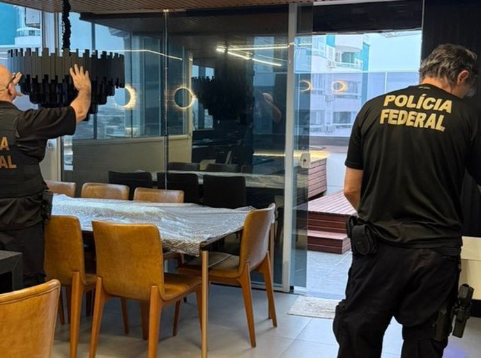Operação internacional desmantela rede de tráfico sexual: alvo em condomínio de luxo de Cuiabá emitia passagens para vítimas enviadas à Europa
