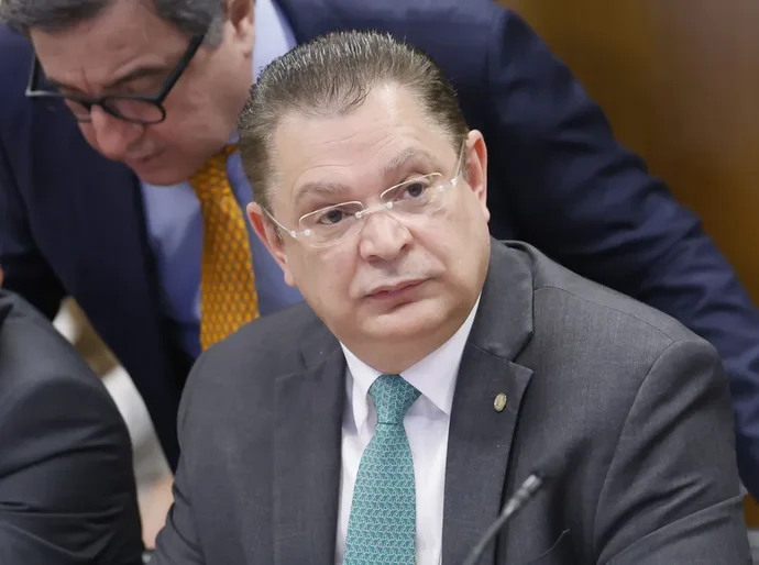 Operação mira nomes ligados a Sóstenes Cavalcante, líder do PL na Câmara