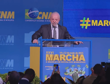 Lula é recebido com vaias e aplausos em evento com prefeitos