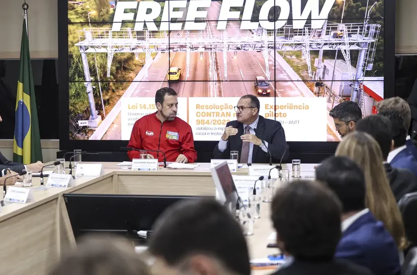 Governo suspende 3,5 milhões de multas por não pagar pedágio