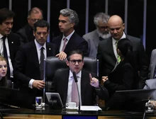 Câmara aprova urgência para proposta que reduz benefícios fiscais