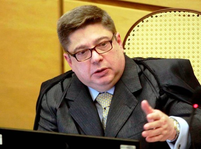 Ministro do STJ notifica presidente do TCE para que forneça dados de 15 linhas telefônicas de conselheiros afastados por corrupção