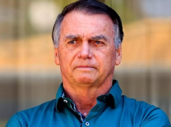 Médicos vão reavaliar Bolsonaro na segunda sobre procedimento contra soluço