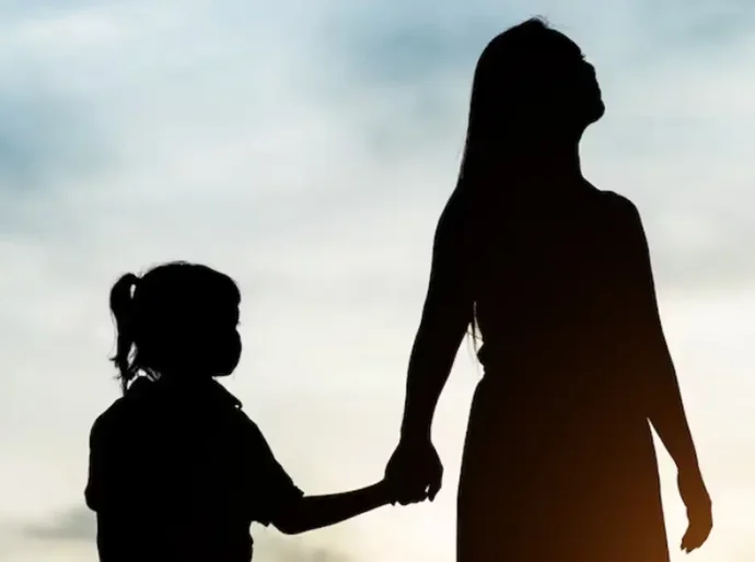 Mães solo enfrentam barreiras na garantia de direitos aos filhos