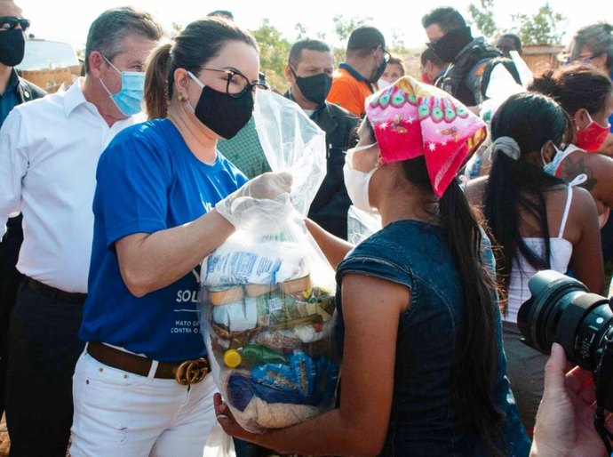 Projeto Máscara do Bem doa 500 quilos de alimentos para campanha Vem Ser Mais Solidário