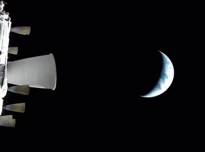 Artemis II deixa órbita da Terra após manobra; cápsula segue agora para a Lua