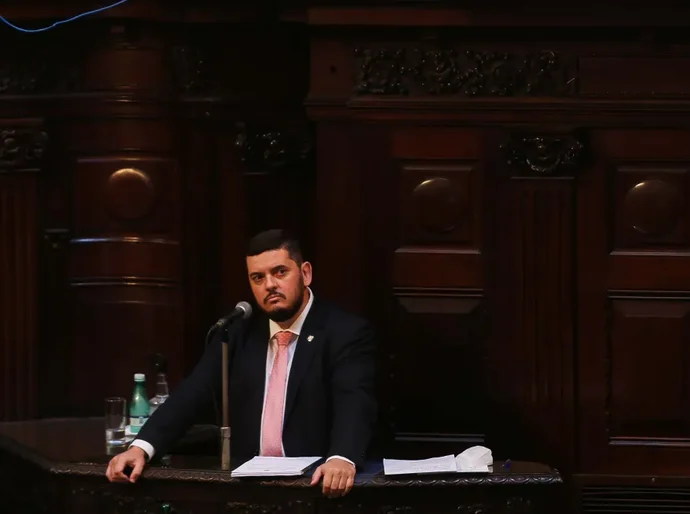 Alerj aprova resolução para soltar Rodrigo Bacellar, preso pela PF