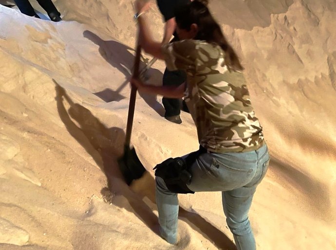 Polícia Federal encontra 155 kg de cocaína após cavar carga de açúcar por mais de 10h no Porto de Santos