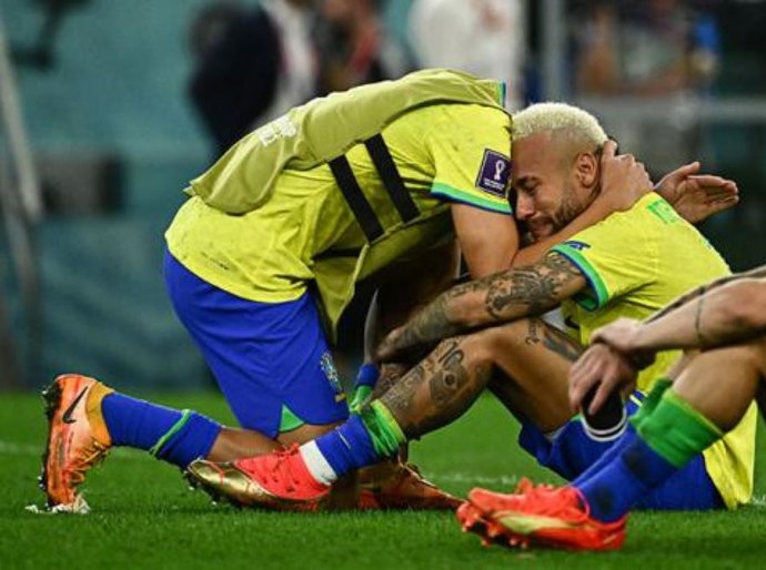 Brasil leva gol no fim, cai nos pênaltis para a Croácia e está eliminado da Copa do Mundo