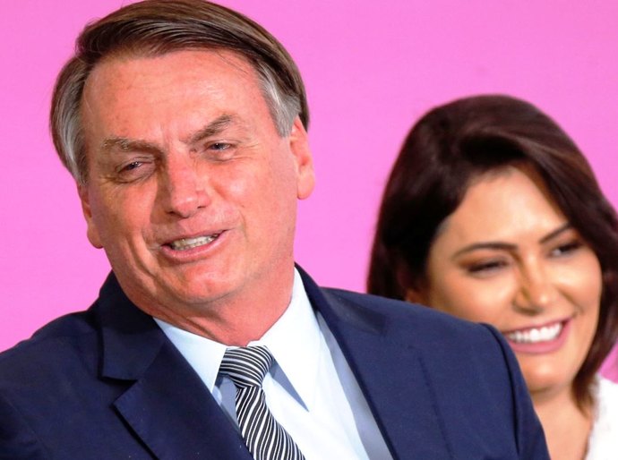 Queiroz fez 27 depósitos para Michelle Bolsonaro, a esposa do presidente, indica quebra de sigilo