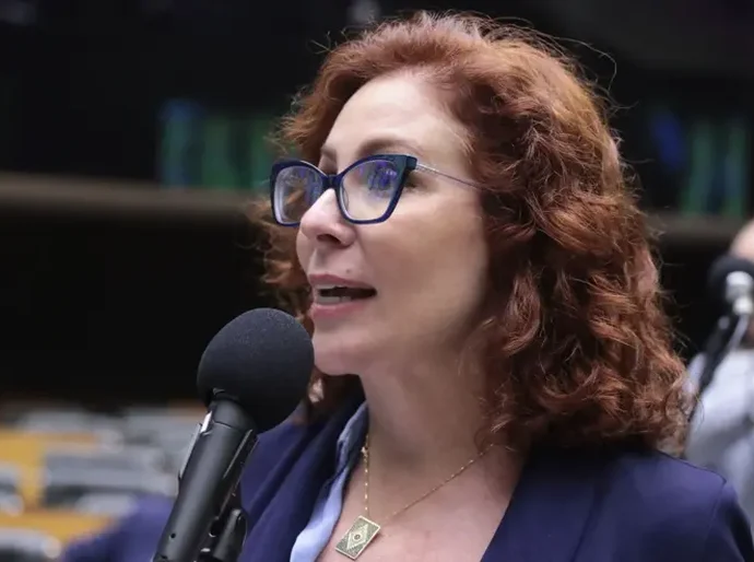 Advertisement  Câmara rejeita cassação de Carla Zambelli apesar de condenação no STF