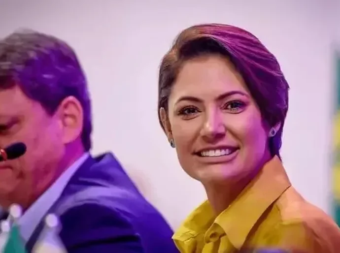 Bolsonaro deu aval a Tarcísio para Planalto e Michelle vice, dizem aliados