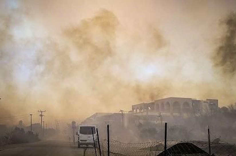 Duas mil pessoas são evacuadas em ilha grega por causa de incêndio