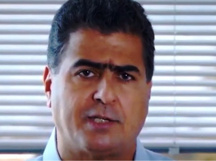 Veja Vídeo: Sem apresentar contrato, Pinheiro culpa irmão pelo caso Paletó e usa o ‘látego’ como rebate