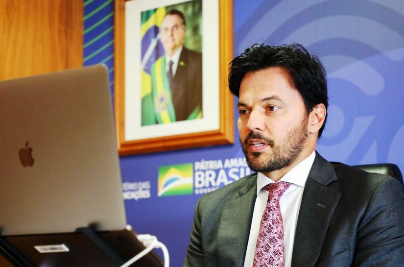 Fábio Faria assina portaria de criação do programa Digitaliza Brasil