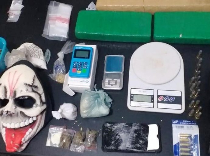 Policiais prendem casal com droga e arma de fogo em ocorrência de violência doméstica