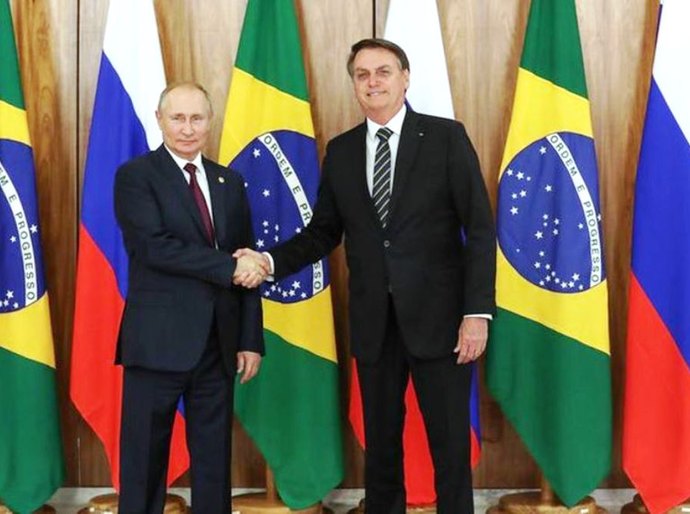 Governo discutirá em Moscou cooperação “técnico militar” com Rússia