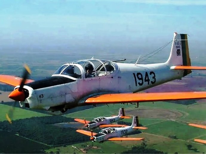 Avião da FAB perde sinal em SC; bombeiros fazem buscas