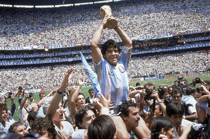 Diego Maradona morre na Argentina aos 60