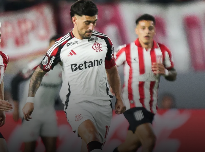 Rossi se redime, Flamengo bate Estudiantes e vai à semi da Libertadores