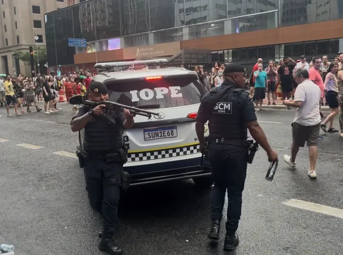 GCM usa arma e spray de pimenta ao escoltar ex-deputado bolsonarista de ato