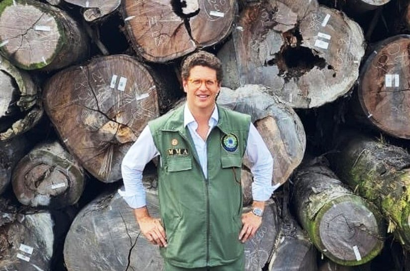Ricardo Salles e presidente do Ibama são alvos de operação que investiga exportação ilegal de madeira
