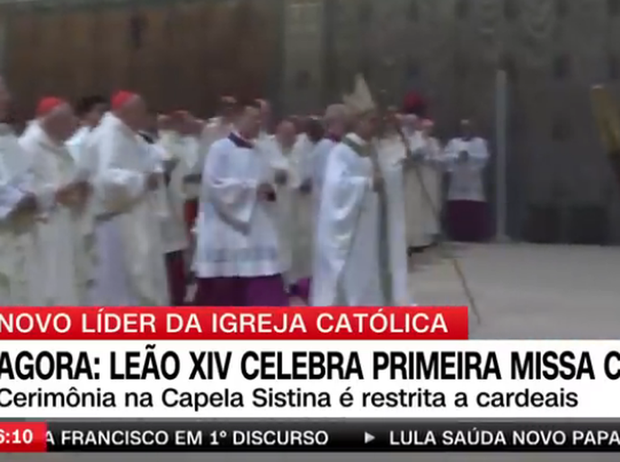 Papa Leão XIV escolhe altar voltado para cardeais em primeira missa