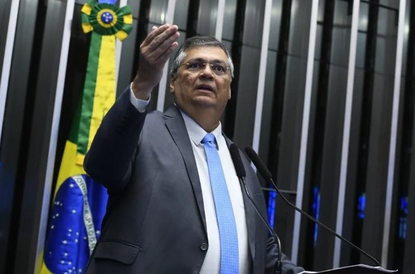 Dino toma posse como ministro do STF e sela passagem pelos Três Poderes em um ano