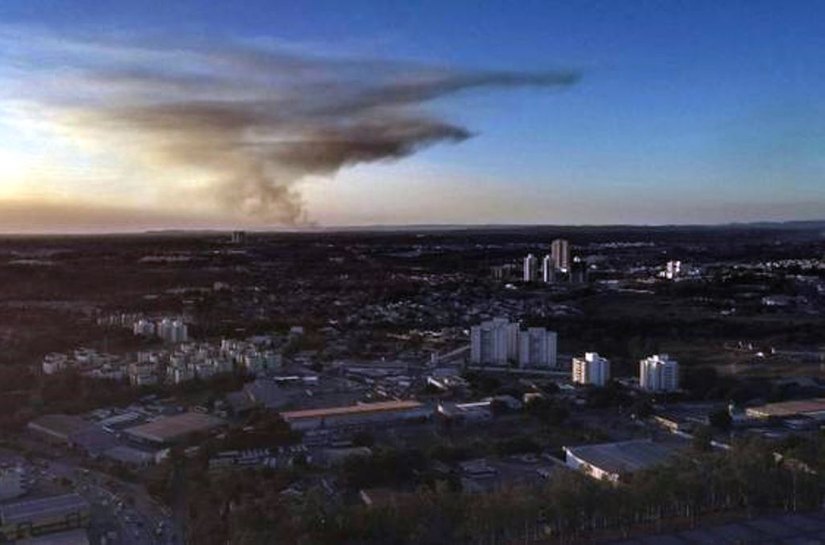 Nuvem gigante de fumaça assusta moradores e elevado número de incêndios pode agravar pandemia em MT