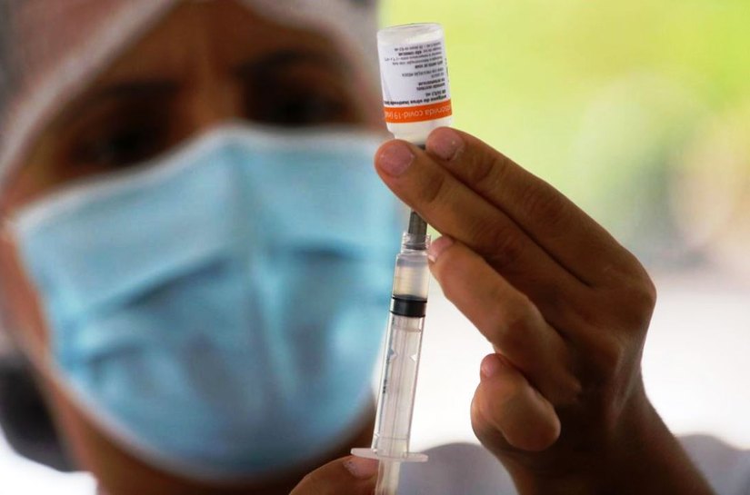 Pesquisa aponta eficácia da vacinação em profissionais de saúde no CE