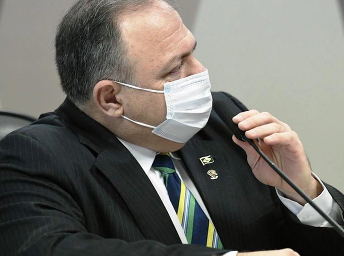 Pazuello define estratégia de defesa oral diante do comando do Exército