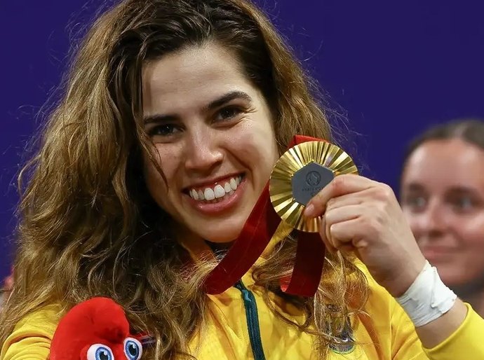 Ouro no parataekwondo, Carol Moura começou no esporte após assalto