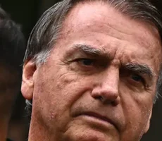 Defesa de Bolsonaro usa voto de Fux para pedir redução da pena