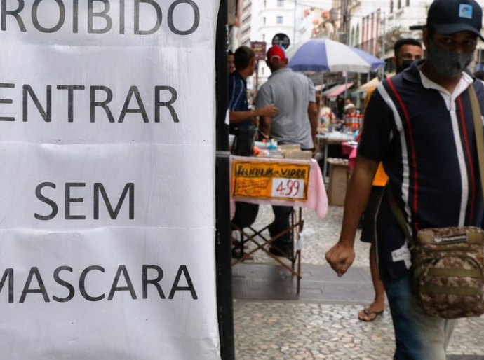 Covid-19: em dois anos, variantes e vacinas moldaram fases da pandemia