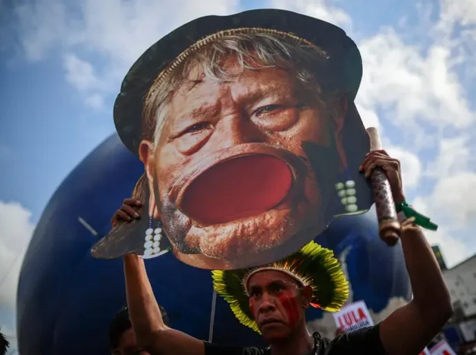 O protesto de Raoni, maior liderança indígena do Brasil, por não discursar oficialmente na COP30
