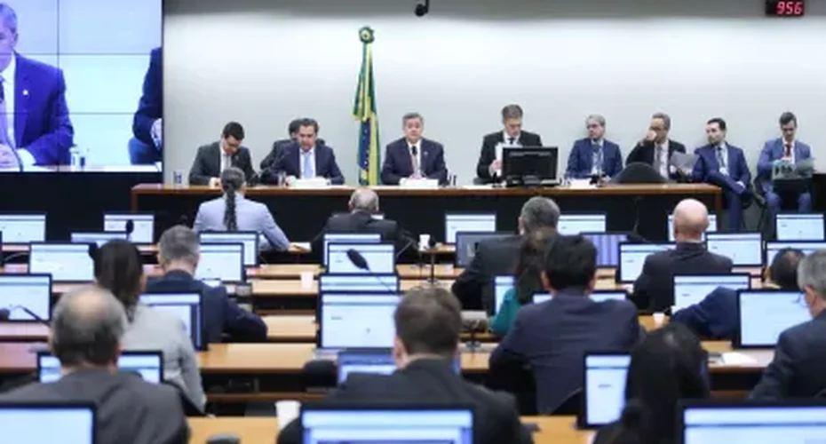 Comissão aprova Orçamento de 2026 com R$ 61 bilhões para emendas parlamentares