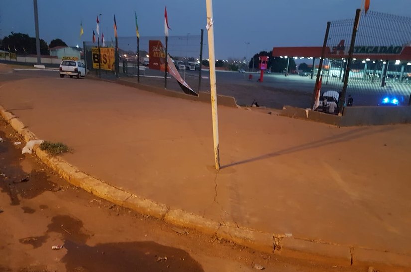 Veja Fotos e Vídeo: Motorista embriagado é preso na madrugada, após bater em muro do Supermercado Atacadão em VG