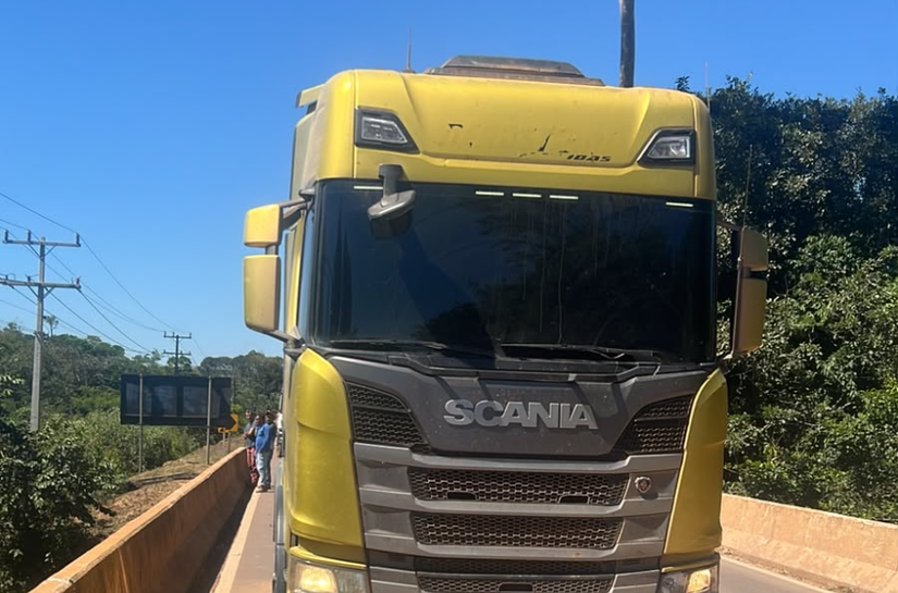 Polícia Militar recupera caminhão roubado e prende suspeito em Carlinda