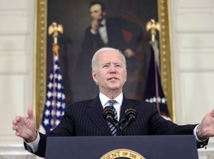 Biden anuncia que todos os adultos dos EUA poderão marcar hora para se vacinar a partir de 19 de abril