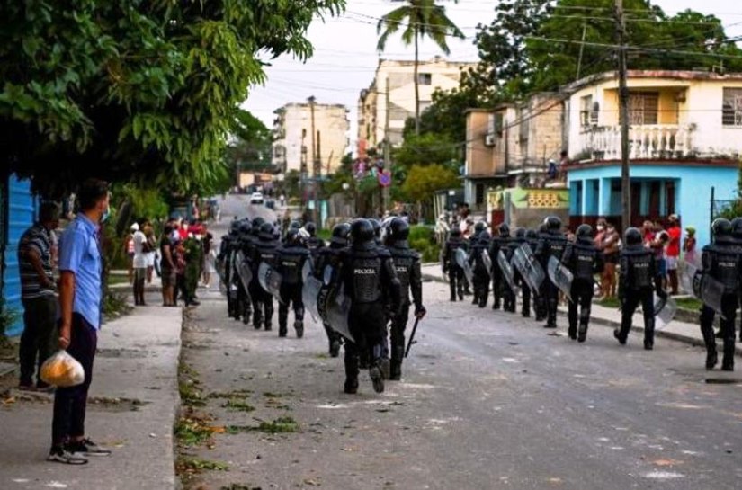 Homem morre em protesto contra o governo em Cuba, diz mídia estatal