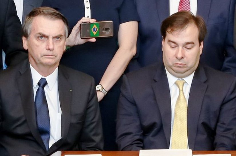 Maia chama Bolsonaro de 'mentiroso' e desiste de votar 13º do Bolsa Família