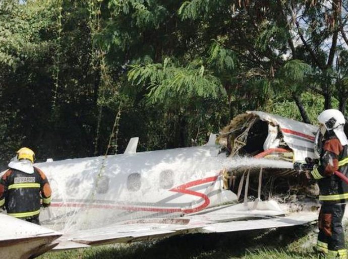 Acidente com avião de pequeno porte deixa ao menos 1 morto e 2 feridos em BH
