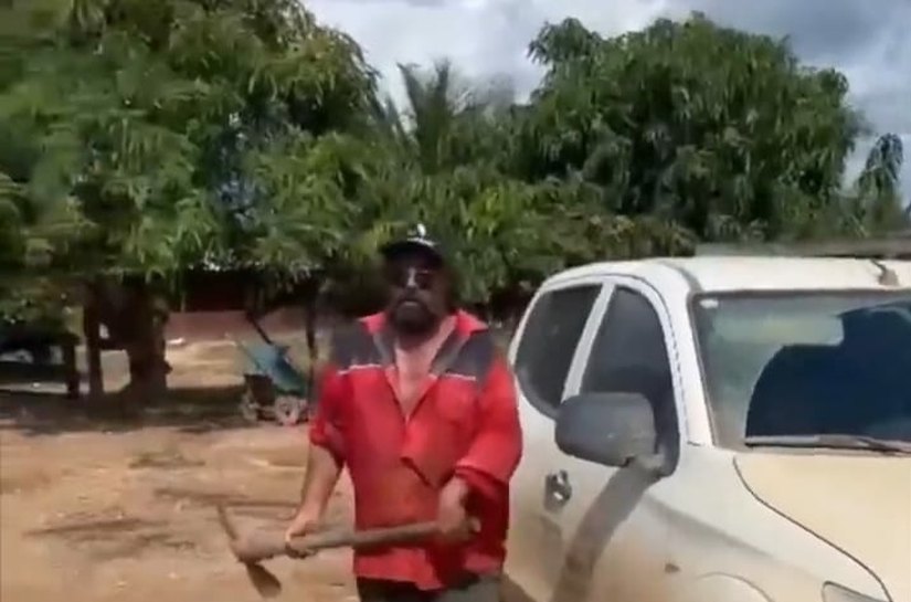 Veja Foto e Vídeo: Fazendeiro de MT 'surta' é quebra veículos da PM durante fiscalização de desmatamento em sua Fazenda