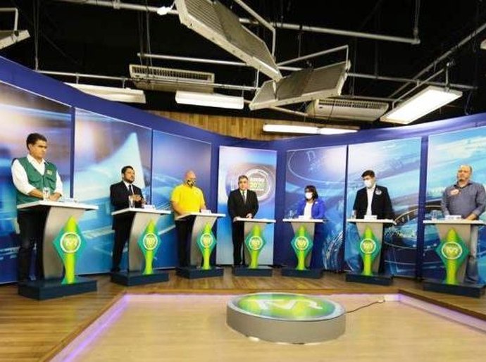 Em debate na TV, candidatos ‘caçam’ Emanuel Pinheiro e o chamam de corrupto